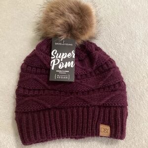 D&Y  Super Pom Hat